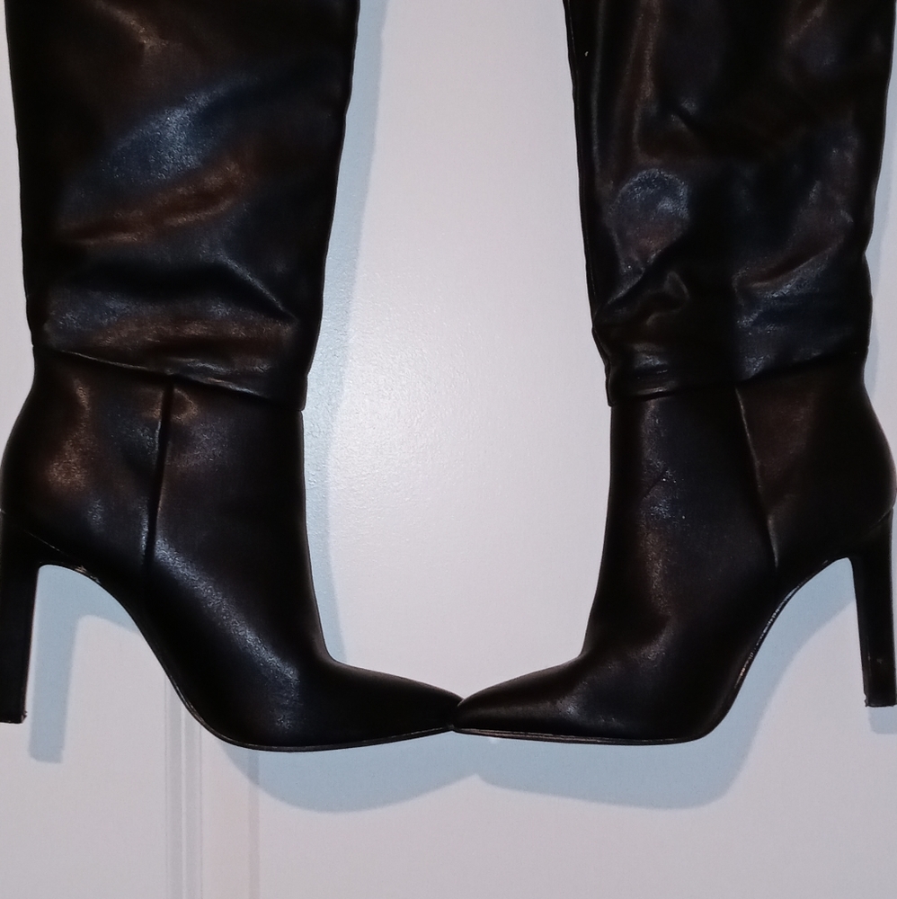 Sleek sexy boots with heels
